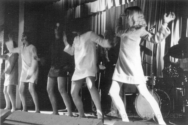 Shart Cultureel Centrum Voorschoten maart 1967 De Beat-girls.jpg - Shart - Cultureel Centrum Voorschoten maart 1967 De Beat-girls